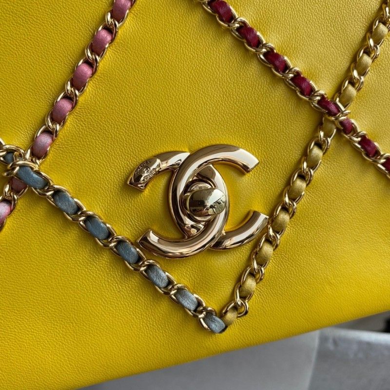 CHANEL Small Flap Bag 22*15.5*9 cm