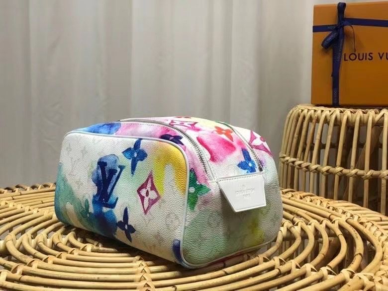 Дорожная косметичка Louis Vuitton