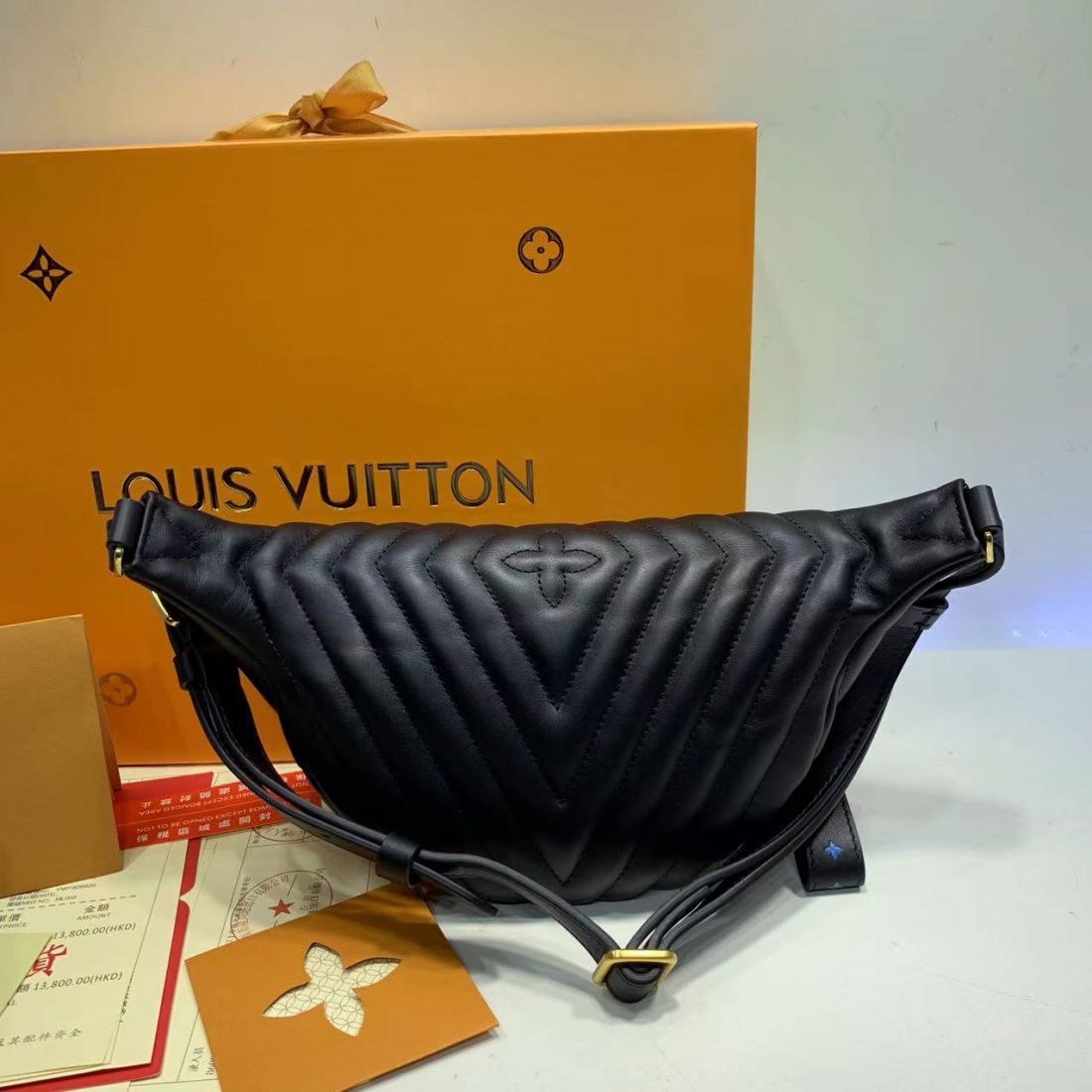 Поясная сумка Louis Vuitton New Wave