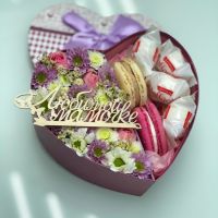 Коробочка с макаронс и рафаэлло для мамы №12