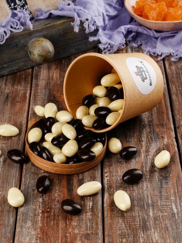 Миндаль в шоколадной и йогуртовой глазури