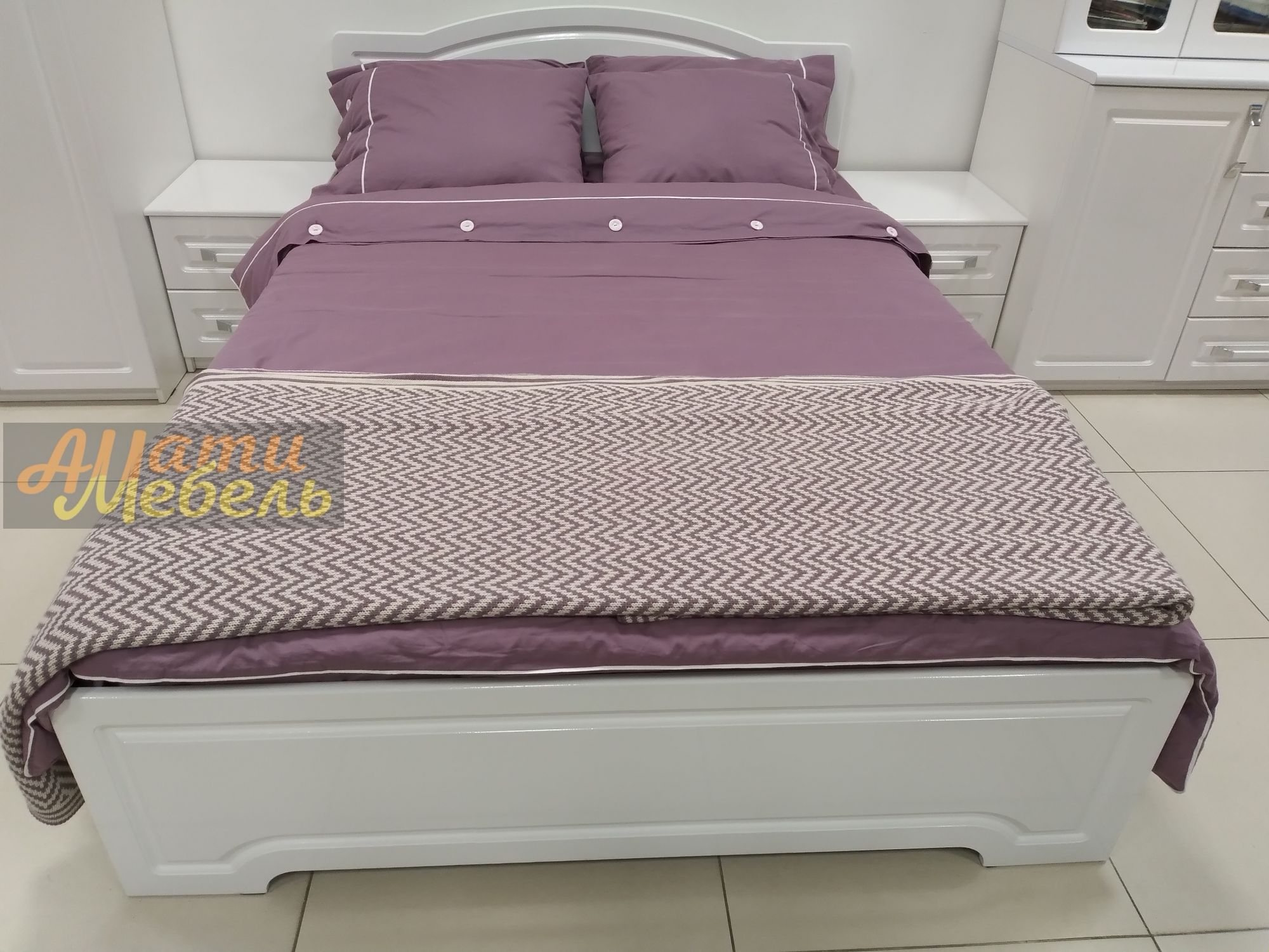 кровать 1600*2000 с 2 тумбами