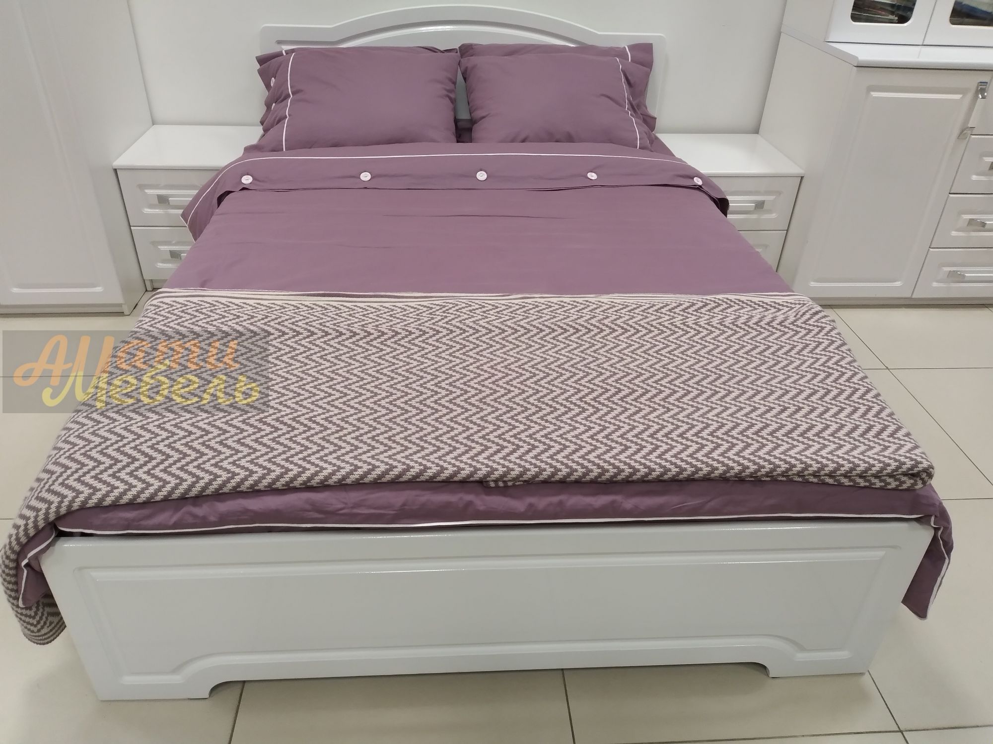 кровать 1600*2000 с 2 тумбами