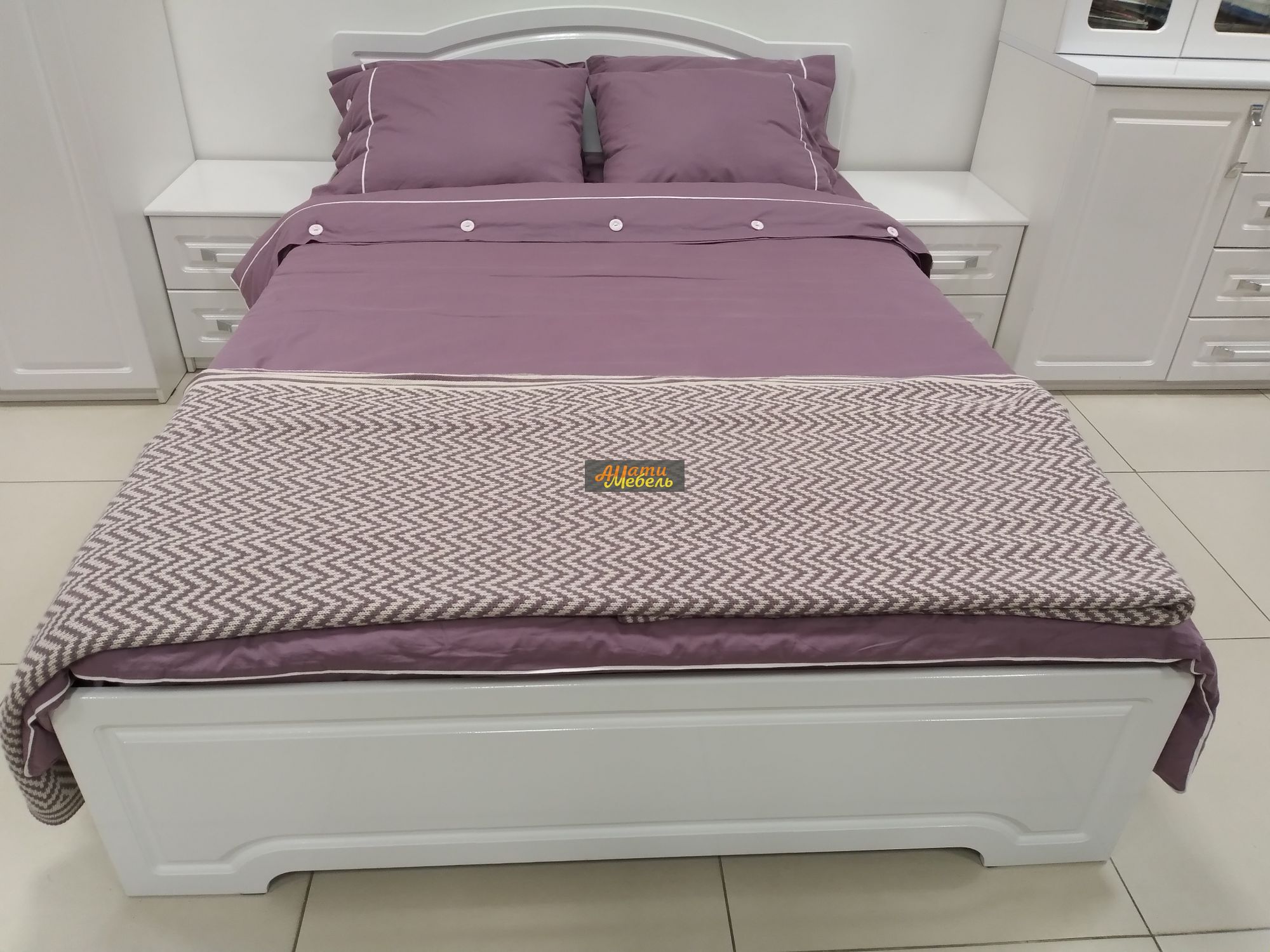 кровать 1600*2000 с 2 тумбами