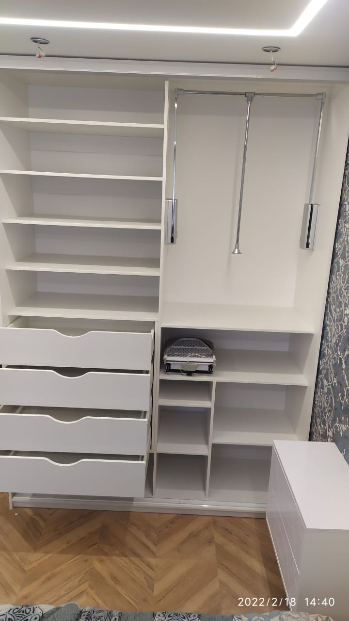 шкаф с гладильной доской и пантографом