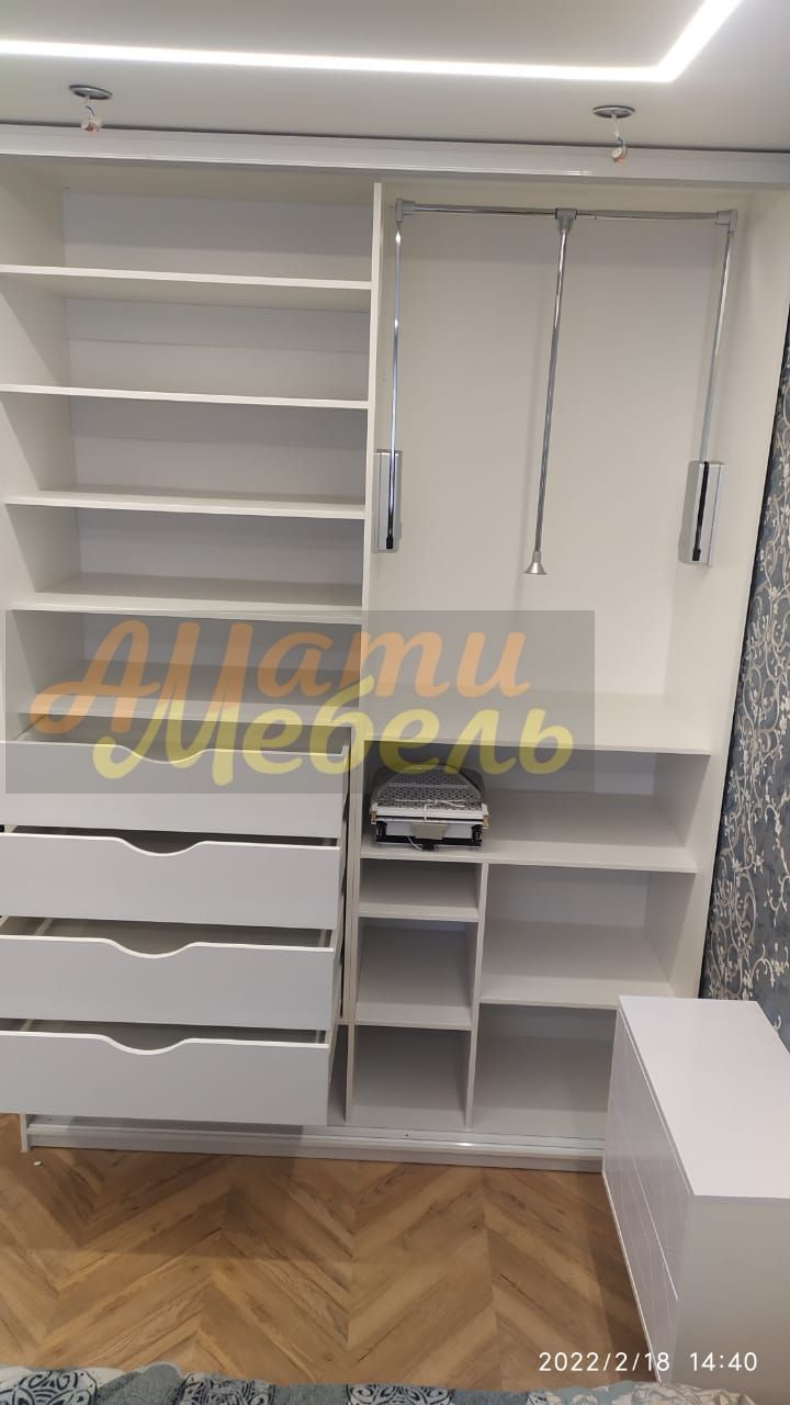 шкаф с гладильной доской и пантографом