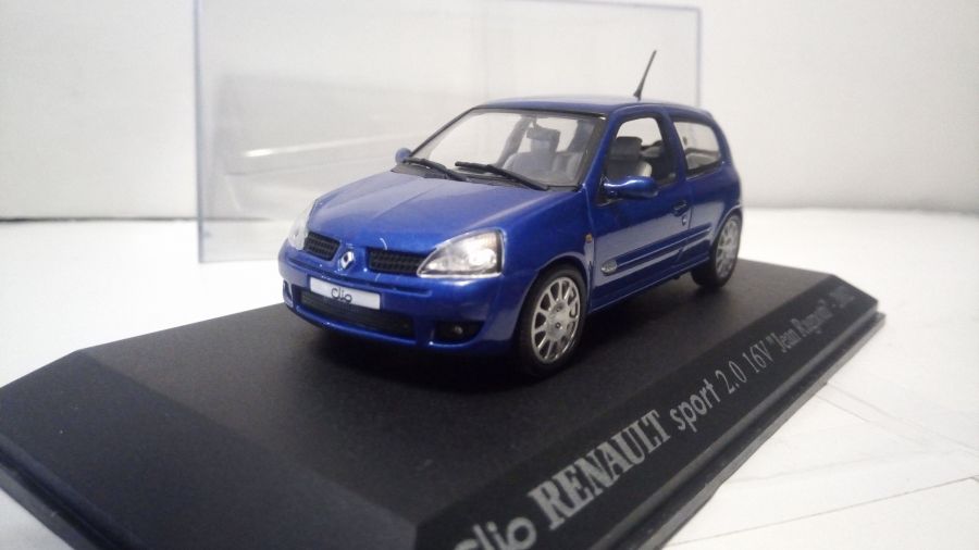 Renault Clio sport 2.0 16V  2002  (IXO-ALTAYA) 1/43