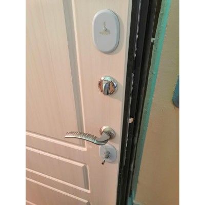 Входная дверь Лабиринт CLASSIC шагрень черная 03 Сандал белый