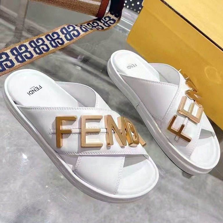 Шлепки FENDI