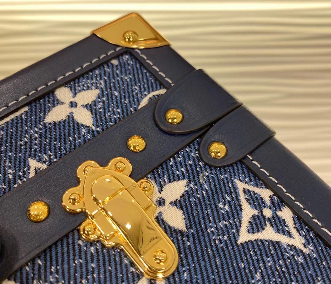 Louis Vuitton Petite Male 18x12x4 cm