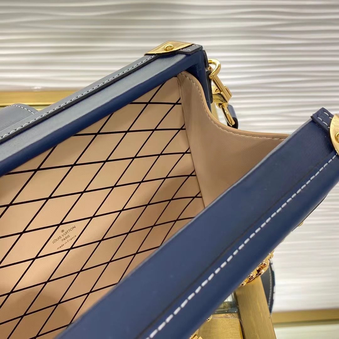 Louis Vuitton Petite Male 18x12x4 cm