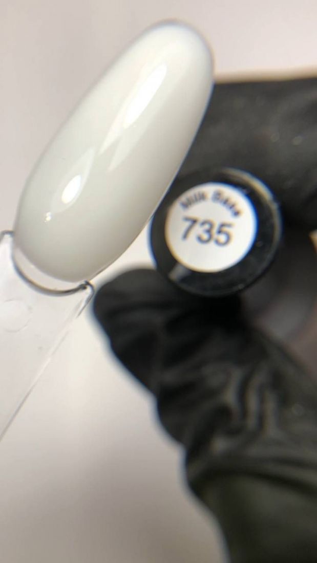 Камуфлирующая база молочная White Strong  10 мл №735