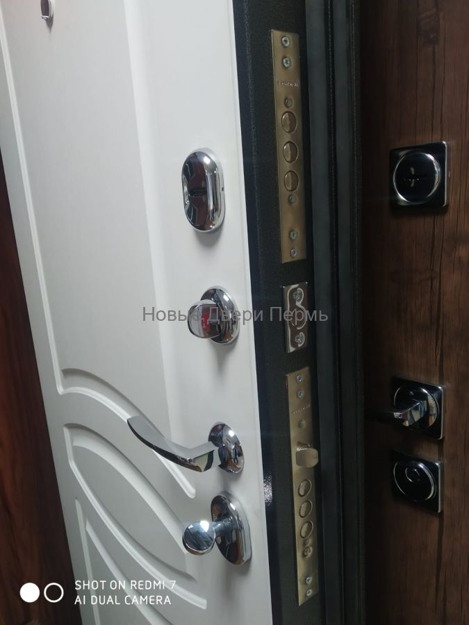 Престиж Про Классик-1 Антик серебро трехконтурная входная дверь