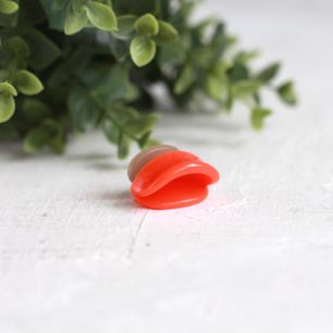 Кукольная миниатюра - Клювик пингвина 3x1,8 см 1 шт