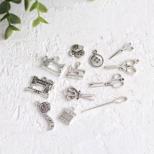 Кукольный аксессуар - Набор подвесок "Рукоделие"