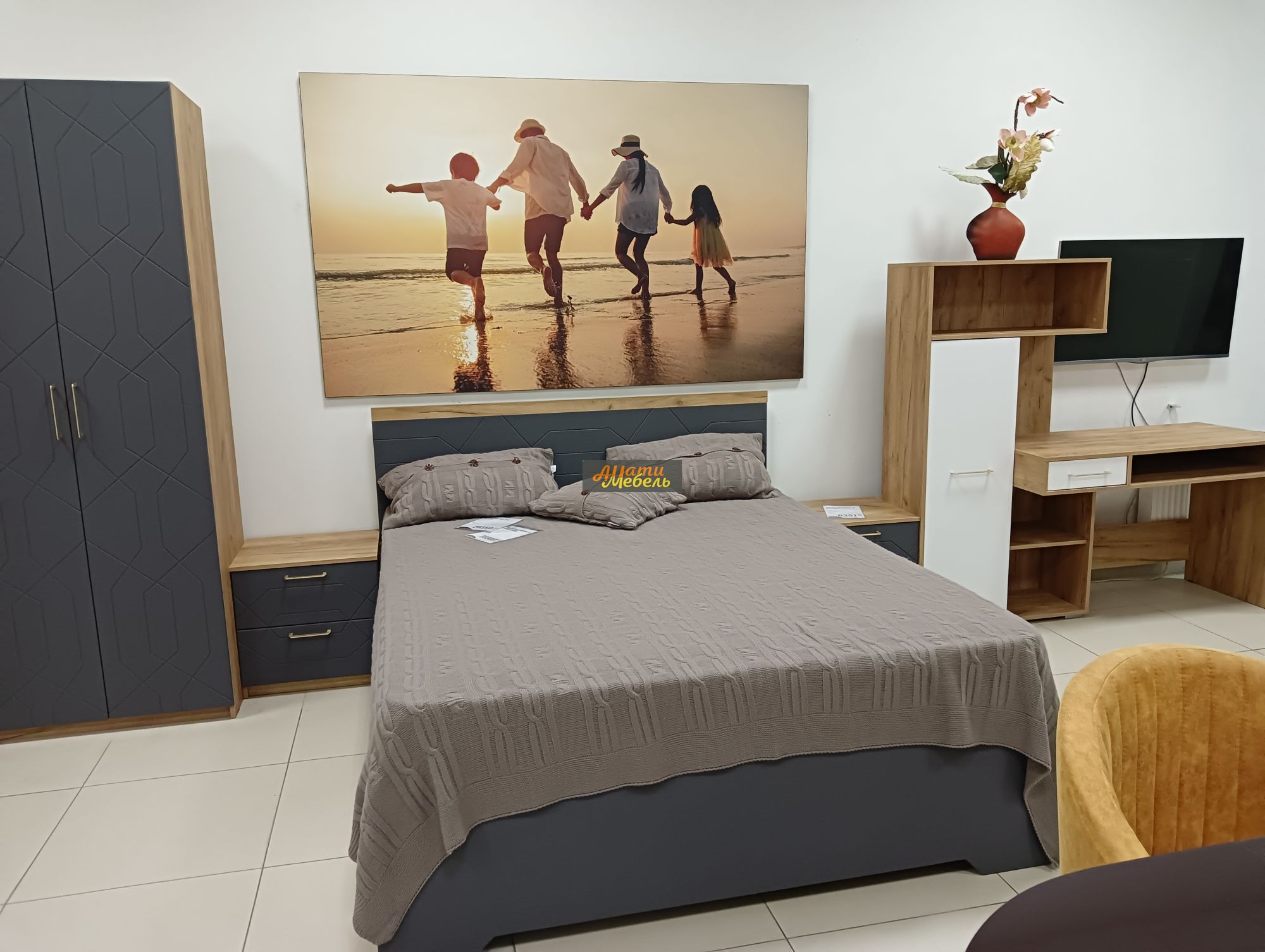 мебель в спальню(кровать 1600*2000,матрас,прикроватные тумбы,шкаф) за 116652.47 ₽