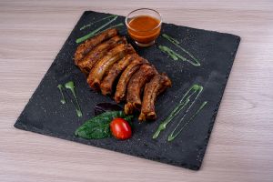 Свиные рёбра BBQ с соусом 450/30г