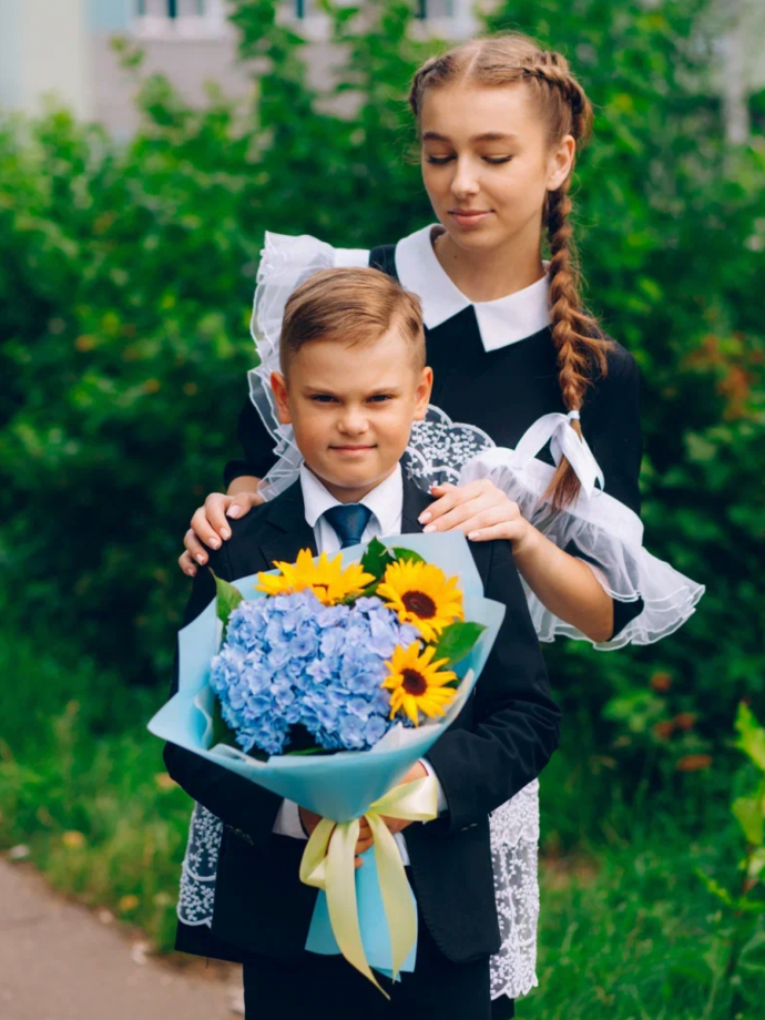 Букет из гортензии и гелиантуса