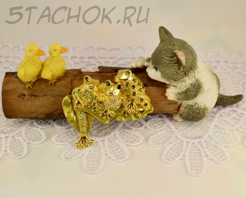 Брошь "Три подружки-лягушки" (США)