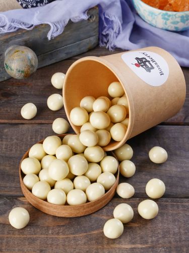 Фундук в йогуртовой глазури