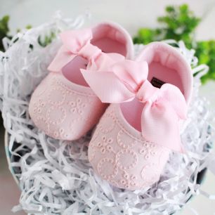 Сандалики розовые на лентах 11 см.