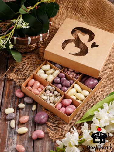 Подарочный набор "8 марта" орехи и ягоды в йогуртовой и шоколадной глазури BossBerry