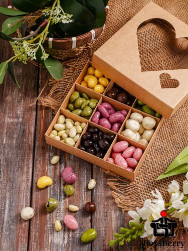 Подарочный набор "Сердце" орехи и ягоды в йогуртовой и шоколадной глазури BossBerry