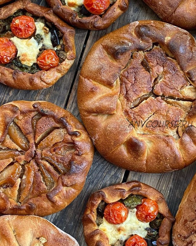 Ржано-пшеничное тесто и пироги с разнообразными начинками (Екатерина Сваровская)