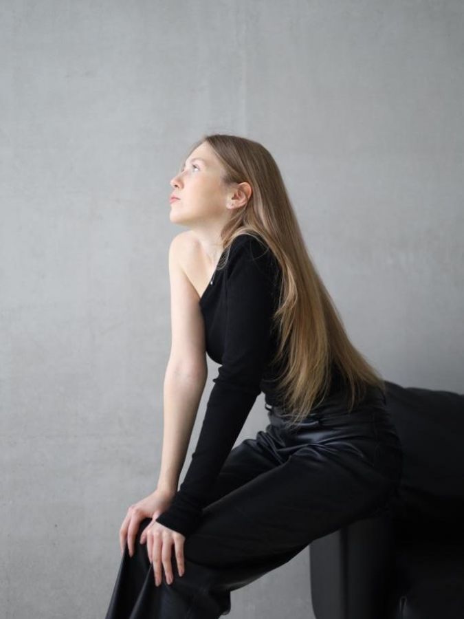 Кофта на одно плечо черная