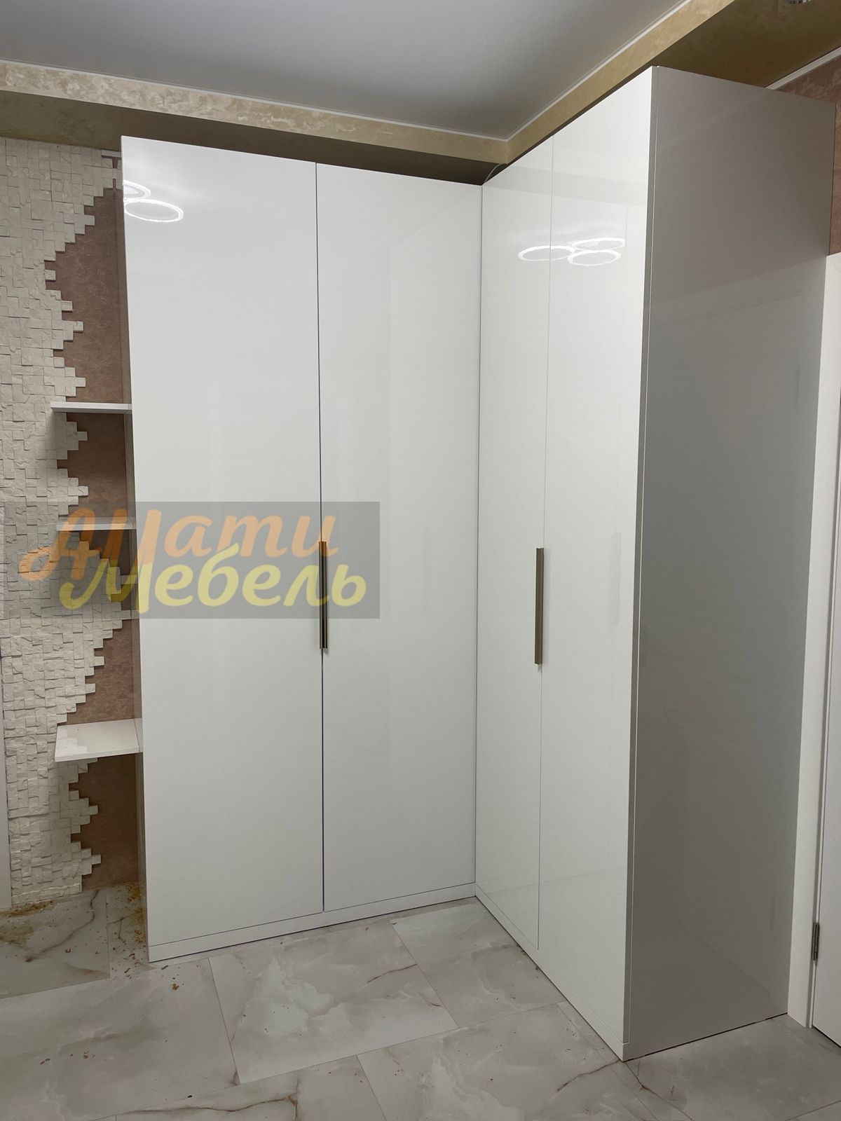 прихожая угловой шкаф и обувница в высоком глянце АГТ