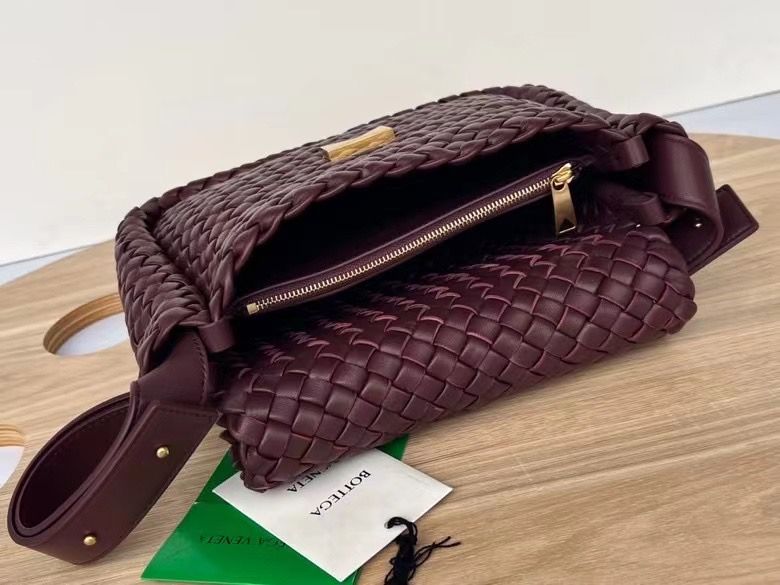 Bottega Veneta 26x21x9 cm