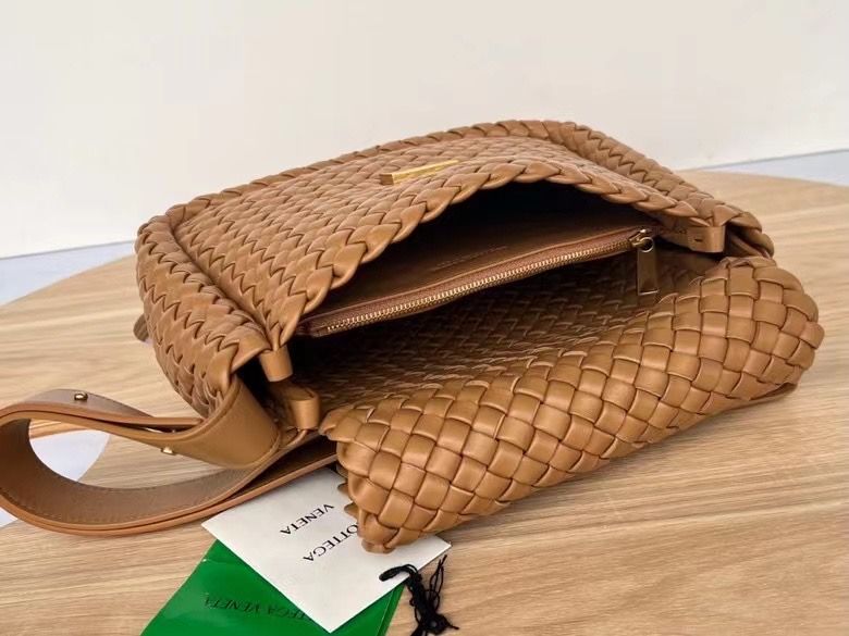 Bottega Veneta 26x21x9 cm