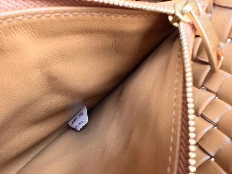 Bottega Veneta 26x21x9 cm