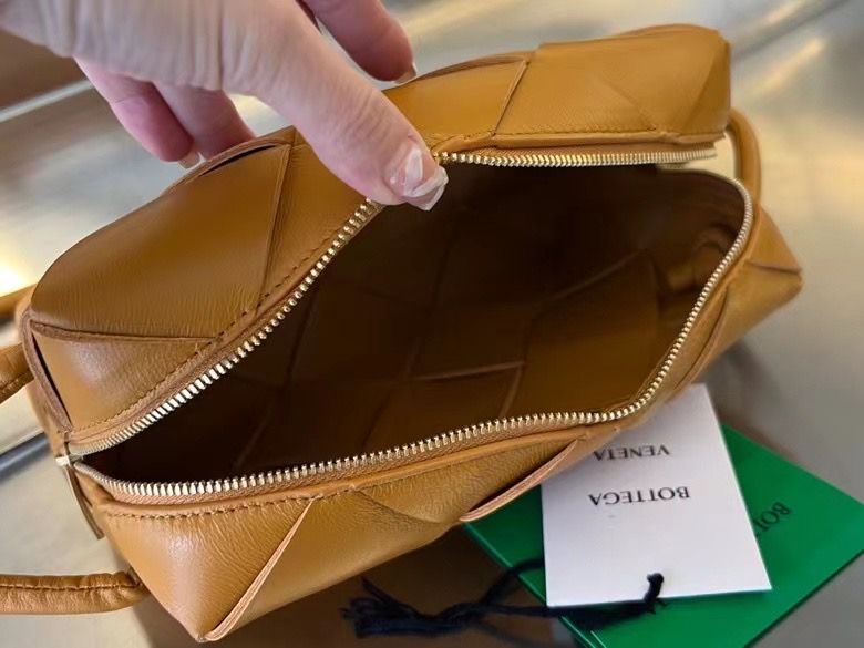 Bottega Veneta 22x14x7,5 cm