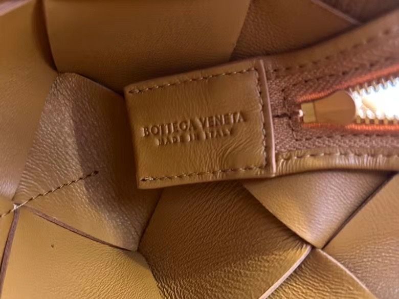 Bottega Veneta 22x14x7,5 cm