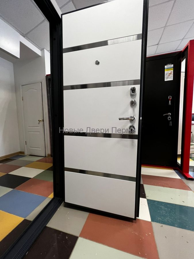 Софт Милк 3К Х42   металлическая трехконтурная входная дверь