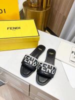 Шлепки FENDI