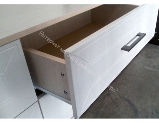 Тумба под ТВ "Британика"