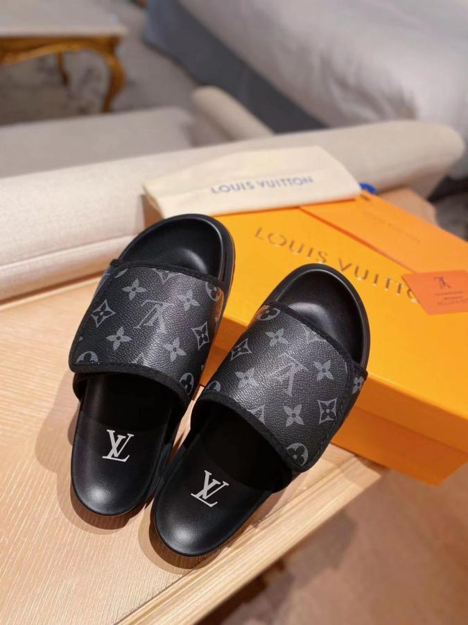 Шлепанцы Louis Vuitton