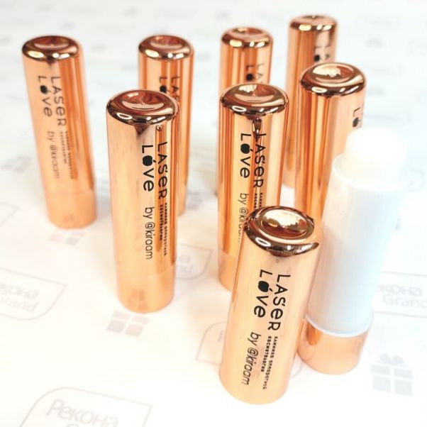 Розовые помады с логотипом LaseLove