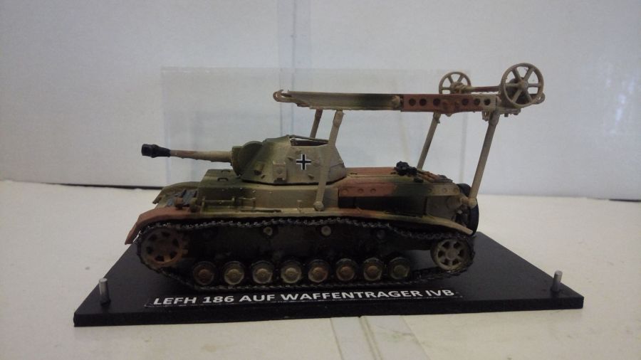 Немецкая самоходная артиллерийская установка  Le FH 186 Auf Waffentrager  IVB в масштабе 1/72