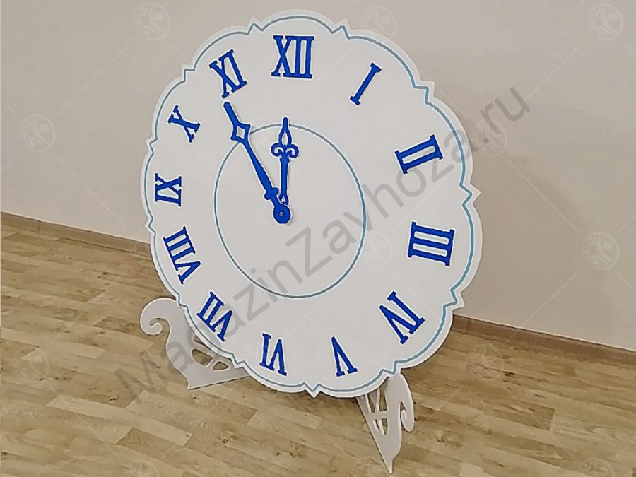 Театральная декорация "Часы новогодние напольные"