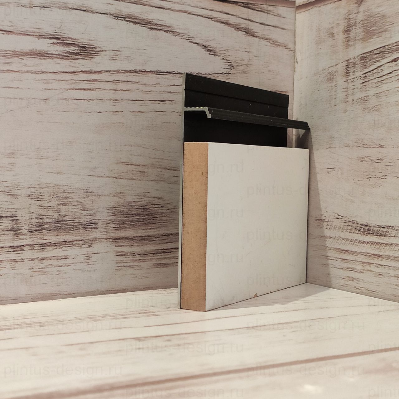 МДФ вставка Pro Design в скрытый плинтус 70 мм, грунт под покраску