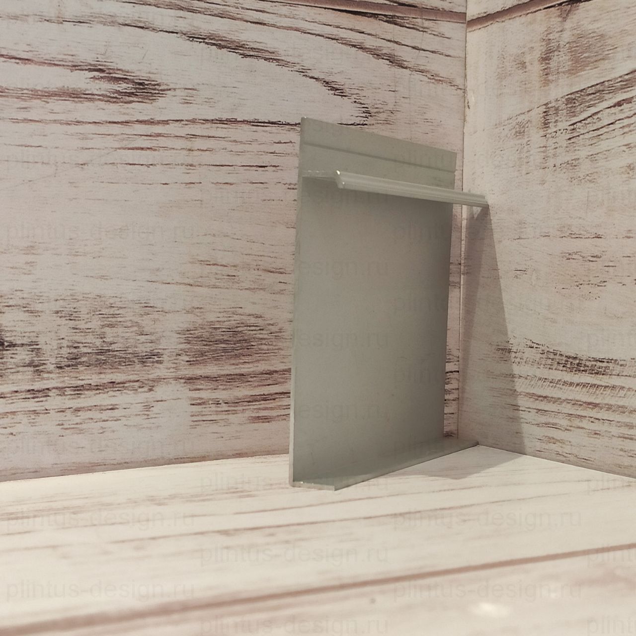 Плинтус скрытого монтажа Pro Design Universal 235 анодированный