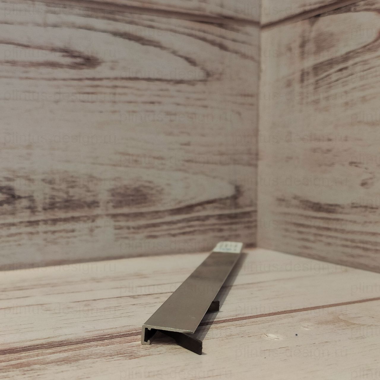 Микроплинтус Лайн Ликорн С-05.25.2 серебристый