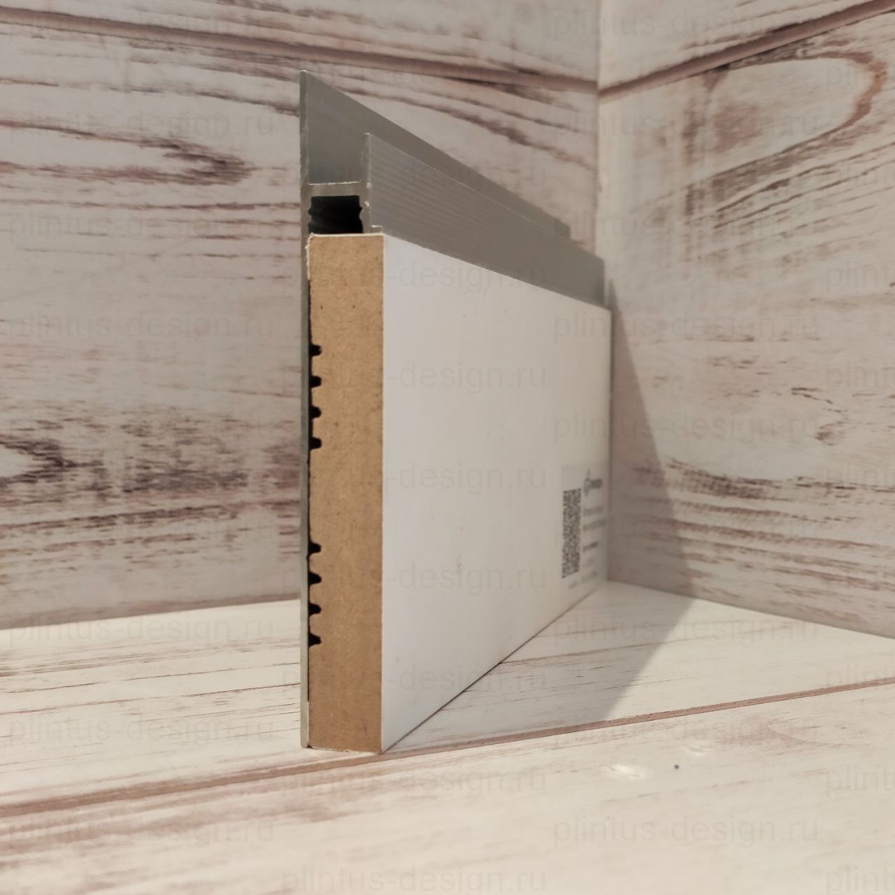 Ликорн С-02.2.1 скрытый плинтус серебристый