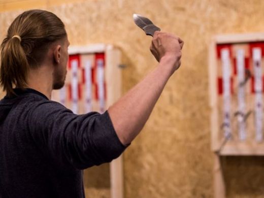 Метание ножей