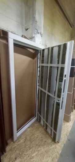 Входная дверь Лабиринт VERSAL 30 Белый софт рельеф