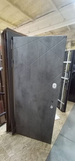 Входная дверь Лабиринт LOFT 30 Серый софт рельеф