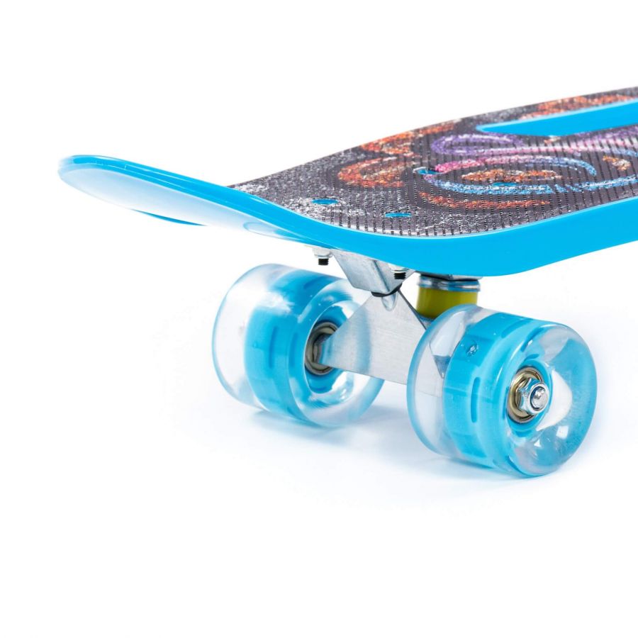 Доска роликовая (65 см) (голубая) с наклейкой и голубыми колёсами